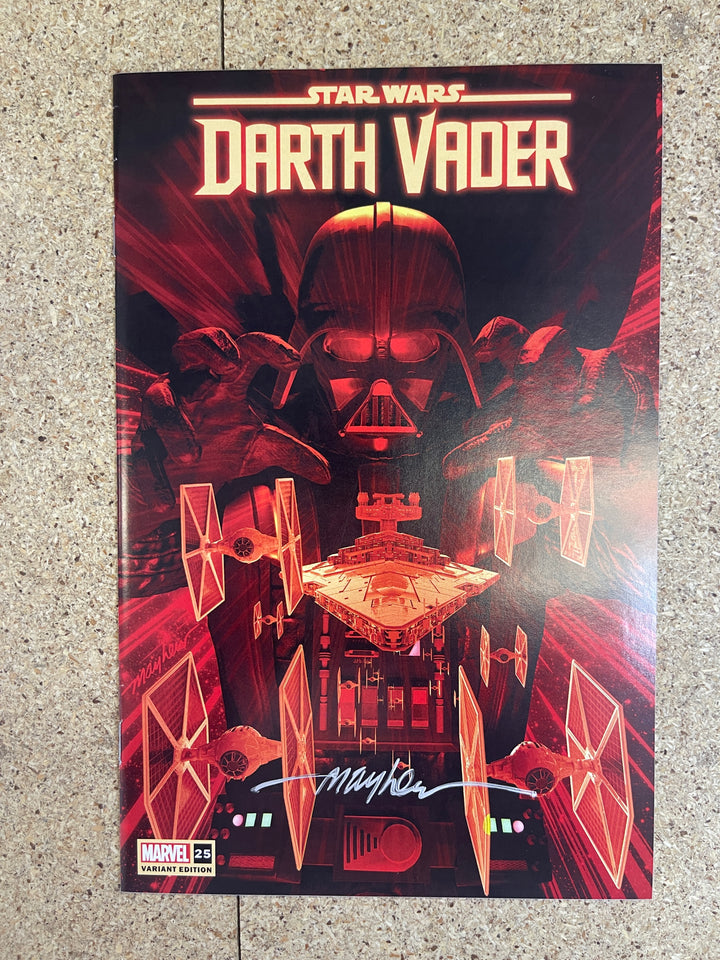 Darth Vader  #25 Mike Mayhew Signature NM