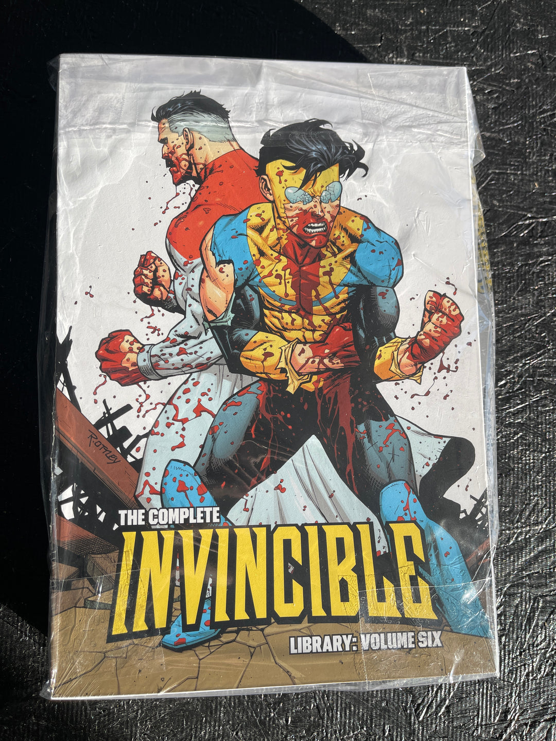 Invincible Library Hardcover Vol 06 Signed & Numbered / ltd 300