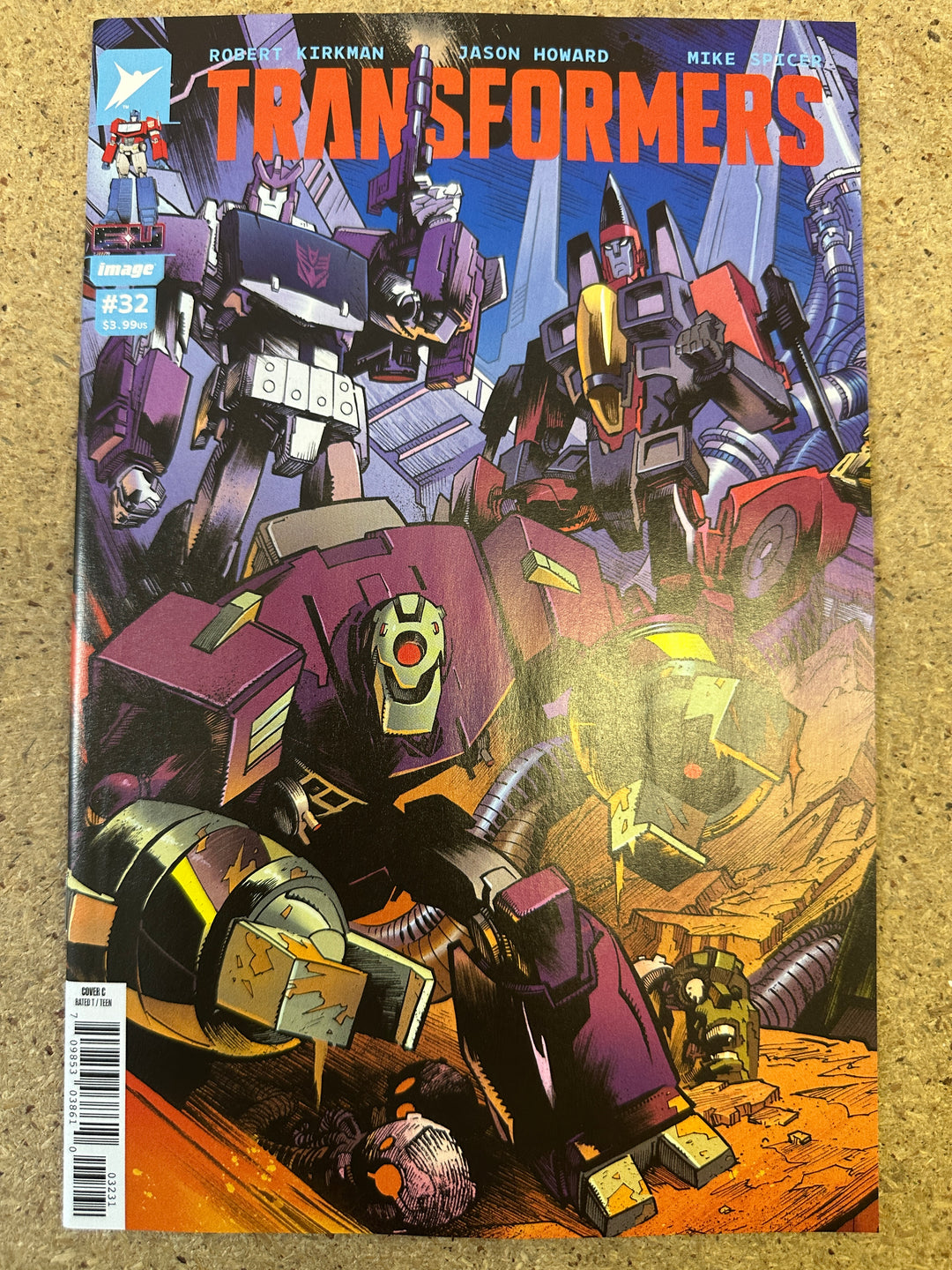 Transformers #32 Cover C Jason Howard & Annalisa Leoni Variant
